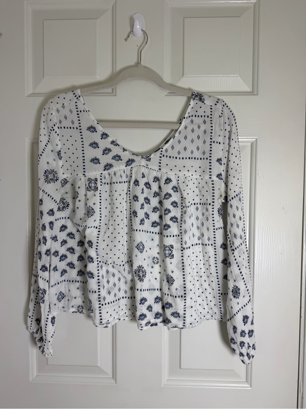 Abercrombie & Fitch White Peasant Blouse with Navy Print